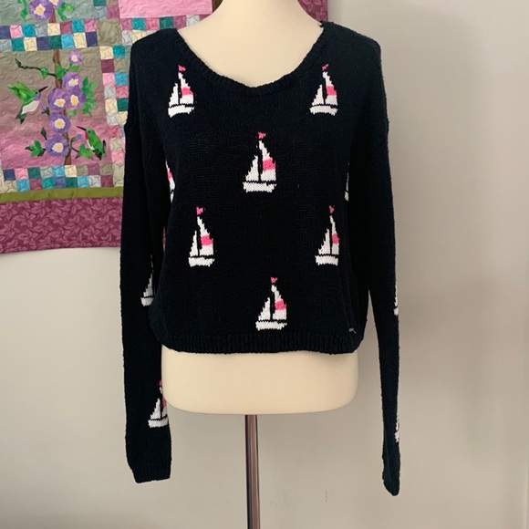 GILLY Hicks NWOT  sweater M/L - Picture 1 of 3